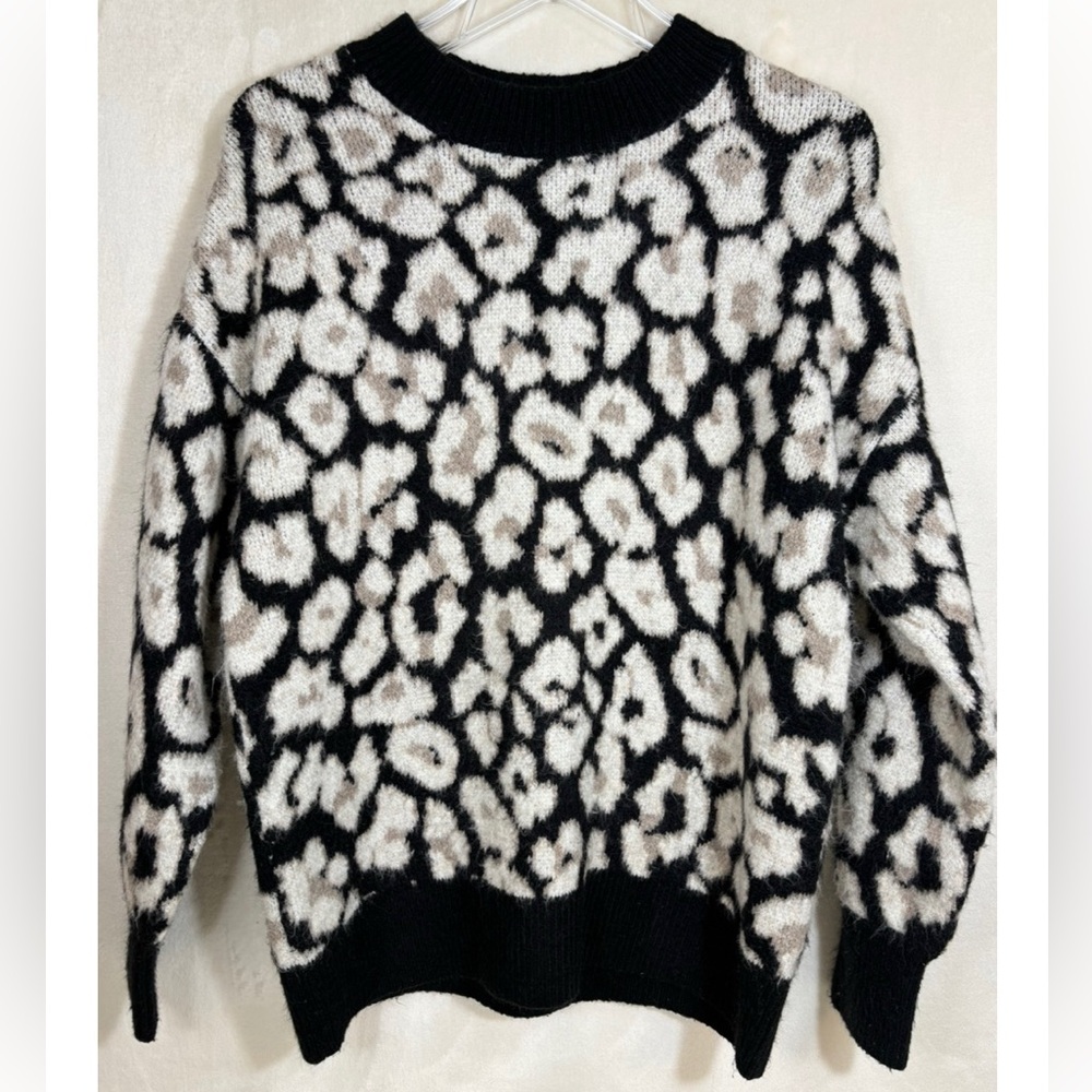 Vince Camuto Women’s Leopard Print Long Sleeve Sweater